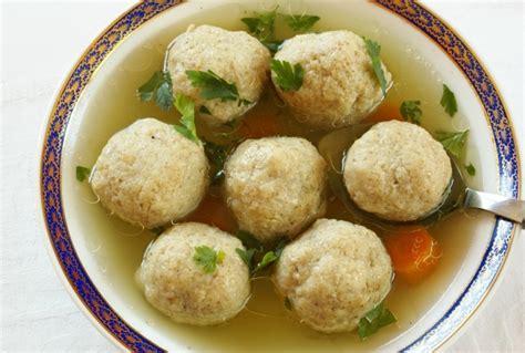 How many protein are in passover matzah balls - calories, carbs, nutrition