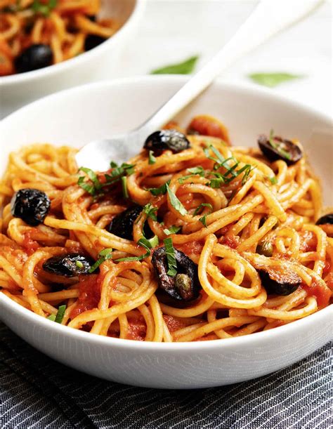 How many protein are in pasta alla puttanesca - calories, carbs, nutrition