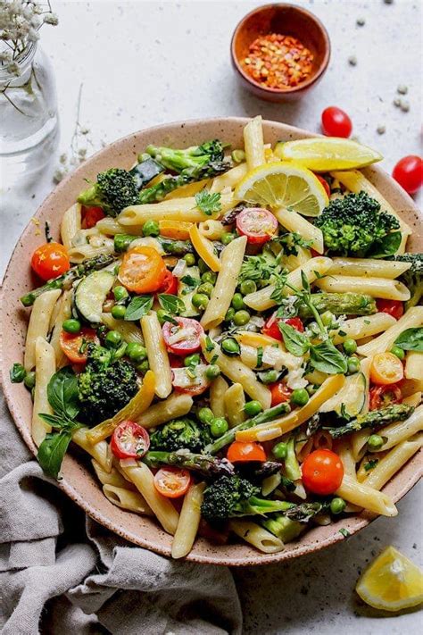 How many protein are in pasta primavera in a savory garlic broth - calories, carbs, nutrition