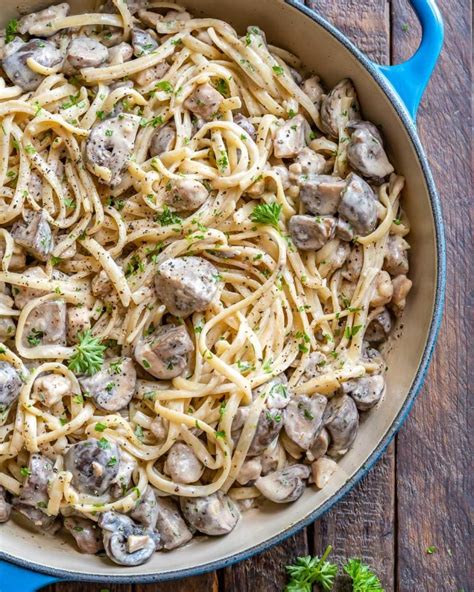 How many protein are in pasta w/mushroom sauce/chicken - calories, carbs, nutrition