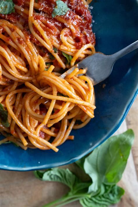 How many protein are in pasta with arrabbiata sauce - calories, carbs, nutrition