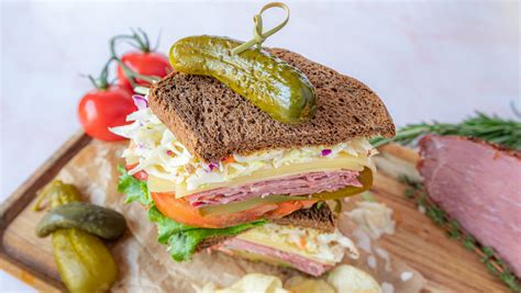 How many protein are in pastrami sandwich (57515.5) - calories, carbs, nutrition