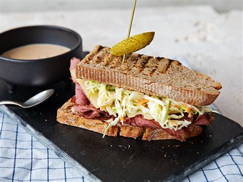 How many protein are in pastrami with cole slaw on country rye - calories, carbs, nutrition