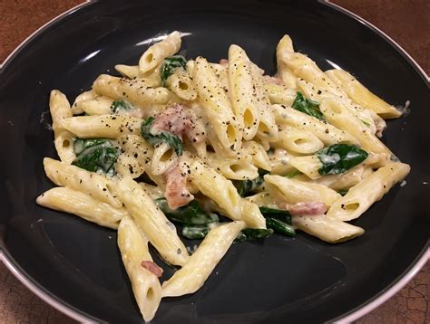 How many protein are in penne, spinach and gorgonzola gratin - calories, carbs, nutrition