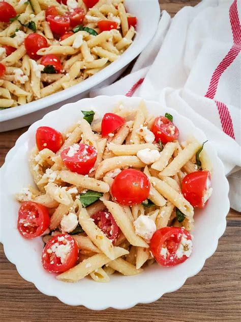 How many protein are in penne with feta, tomato & spinach, with breadstick - calories, carbs, nutrition