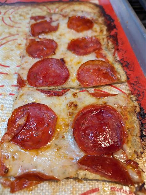 How many protein are in pepperoni pizza med - calories, carbs, nutrition