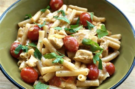 How many protein are in peri peri chicken with penne pasta small - calories, carbs, nutrition