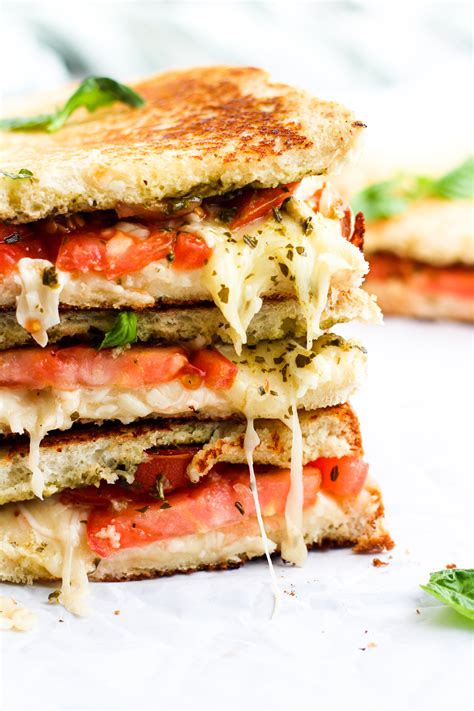 How many protein are in pesto grilled cheese on white - calories, carbs, nutrition