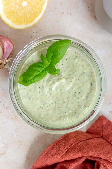 How many protein are in pesto spread - calories, carbs, nutrition