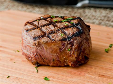 How many protein are in petit filet mignon - calories, carbs, nutrition