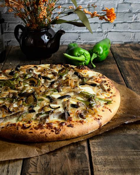 How many protein are in philly cheese steak pizza - calories, carbs, nutrition