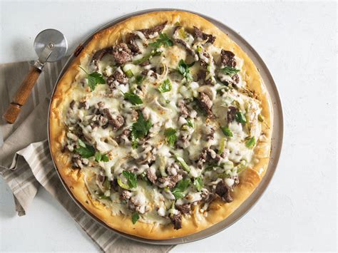 How many protein are in philly cheesesteak pizza - calories, carbs, nutrition