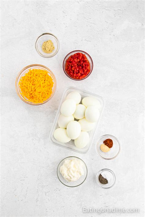 How many protein are in pimento cheese with hard cooked egg slices on wheat with sliced apples - calories, carbs, nutrition