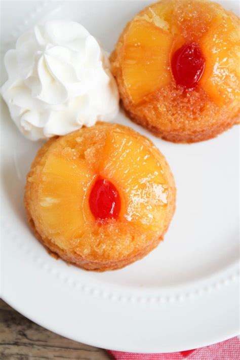 How many protein are in pineapple upsidedown cupcakes - calories, carbs, nutrition
