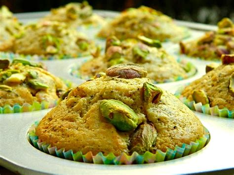 How many protein are in pistachio-chai muffins - calories, carbs, nutrition
