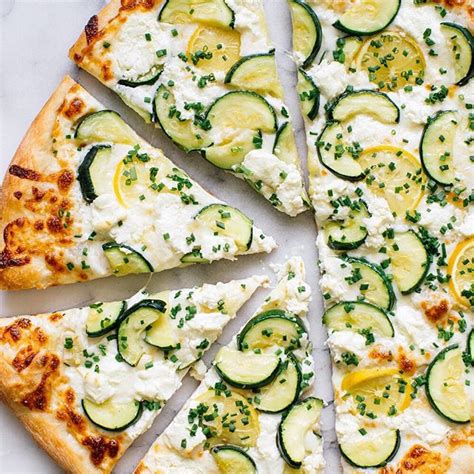 How many protein are in pizza, zucchini, olive oil, pepper flake - calories, carbs, nutrition