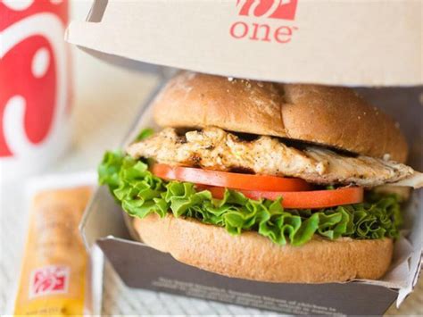 How many protein are in plain grilled chicken sandwich - calories, carbs, nutrition