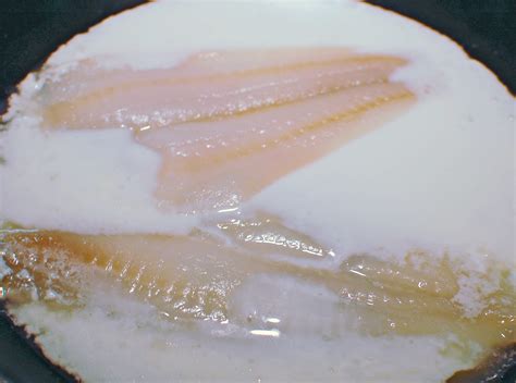 How many protein are in poached flounder - calories, carbs, nutrition