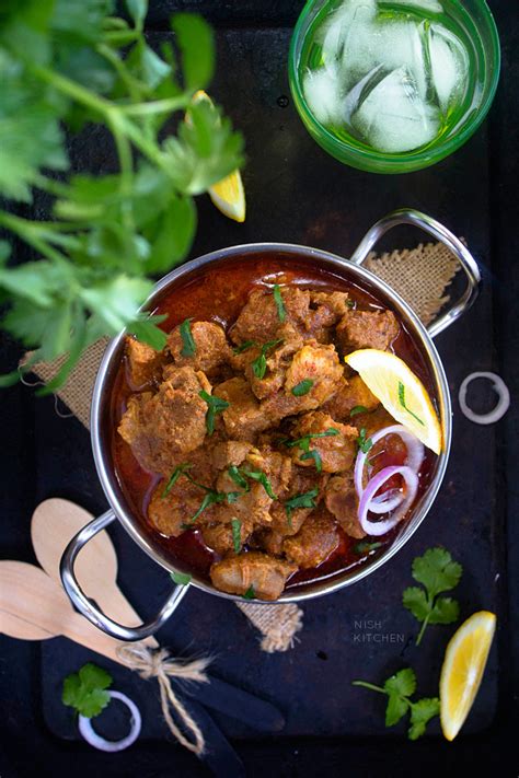 How many protein are in pork vindaloo - calories, carbs, nutrition