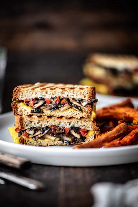 How many protein are in portobello panini - calories, carbs, nutrition