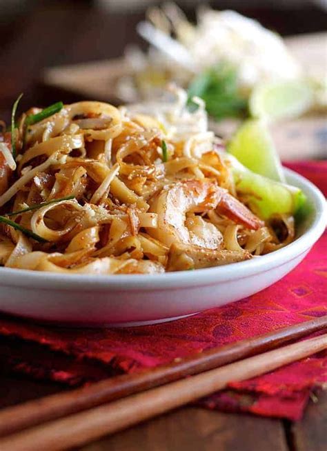 How many protein are in prawn pad thai - calories, carbs, nutrition