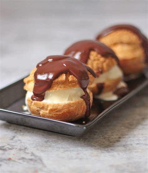 How many protein are in profiteroles - calories, carbs, nutrition