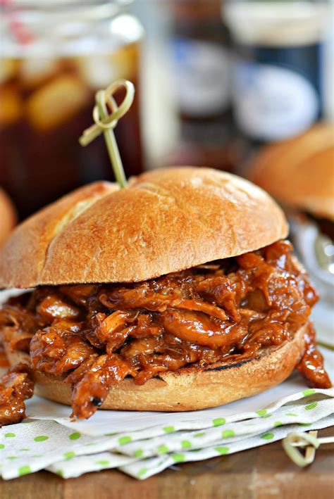 How many protein are in pulled chicken bbq sandwich - calories, carbs, nutrition