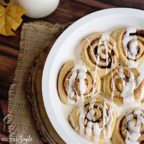 How many protein are in pumpkin spiced cinnamon rolls - calories, carbs, nutrition