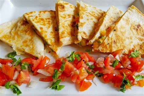 How many protein are in quesadilla onion & smoked gouda 6