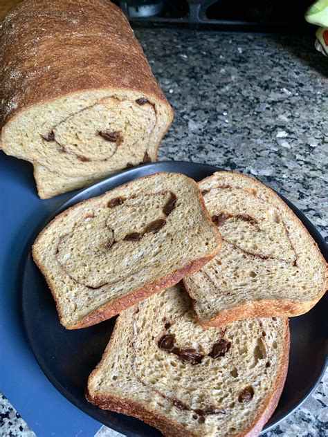 How many protein are in raisin bread - calories, carbs, nutrition