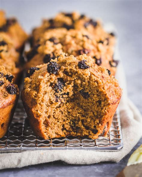 How many protein are in raisin muffin - calories, carbs, nutrition