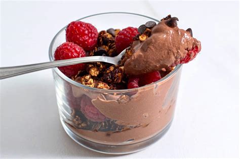 How many protein are in raspberry chocolate yogurt parfat(to go) - calories, carbs, nutrition