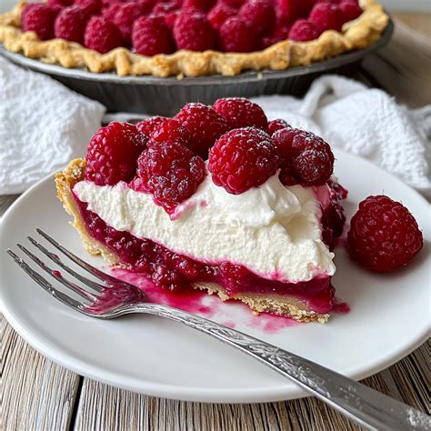 How many protein are in raspberry cream pie - calories, carbs, nutrition