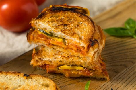 How many protein are in ratatouille sandwich on white bread - calories, carbs, nutrition