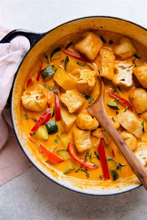 How many protein are in red thai chicken curry withtofu & broccoli - calories, carbs, nutrition