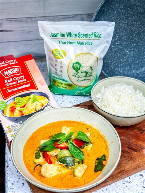 How many protein are in red thai curry sauce - calories, carbs, nutrition