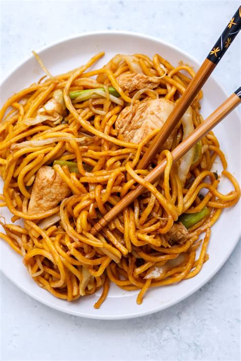 How many protein are in restaurant, chinese, chicken chow mein - calories, carbs, nutrition