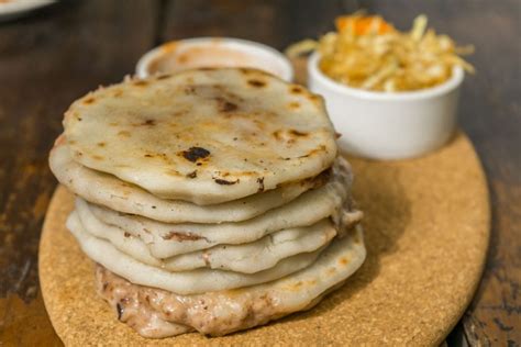 How many protein are in restaurant, latino, pupusas con queso (pupusas, cheese) - calories, carbs, nutrition