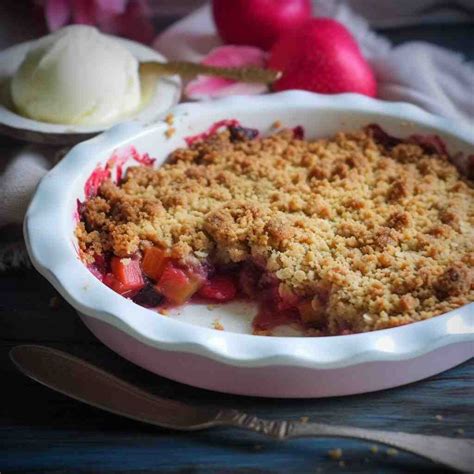 How many protein are in rhubarb and ginger crumble - calories, carbs, nutrition