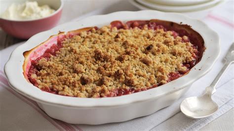 How many protein are in rhubarb crumble - calories, carbs, nutrition