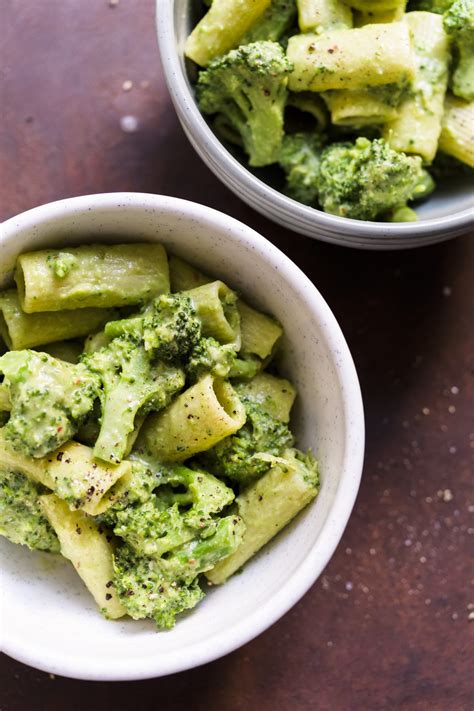 How many protein are in rigatoni in sauce with broccoli & white chicken - calories, carbs, nutrition