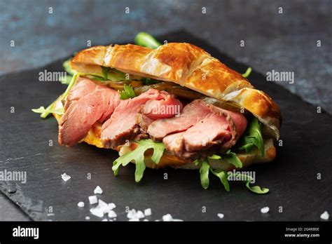 How many protein are in roast beef and arugula on croissant - calories, carbs, nutrition