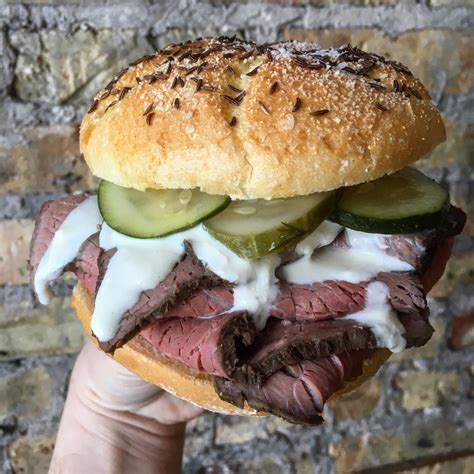 How many protein are in roast beef on weck - calories, carbs, nutrition