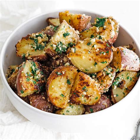 How many protein are in roasted garlic parmesan potatoes - calories, carbs, nutrition