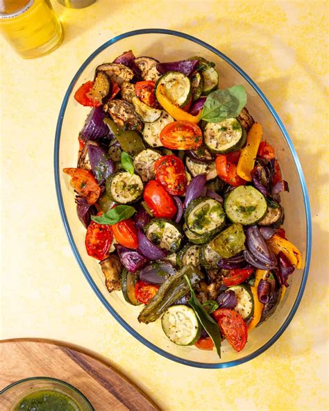 How many protein are in roasted mediterranean vegetables in baguette - calories, carbs, nutrition