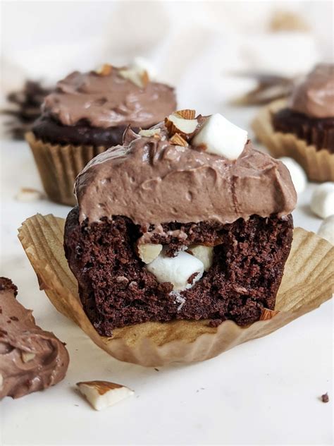 How many protein are in rocky road cupcakes - calories, carbs, nutrition