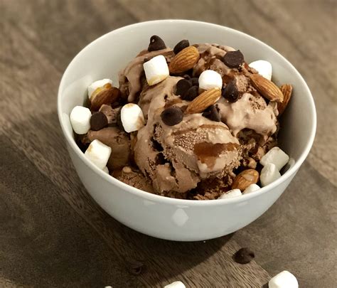 How many protein are in rocky road ice cream - calories, carbs, nutrition