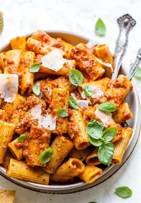 How many protein are in rod pesto - calories, carbs, nutrition