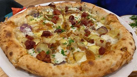 How many protein are in rosemary chicken patata pizza - calories, carbs, nutrition