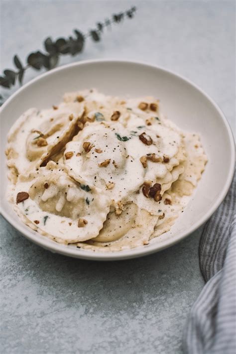 How many protein are in sage cream sauce - calories, carbs, nutrition